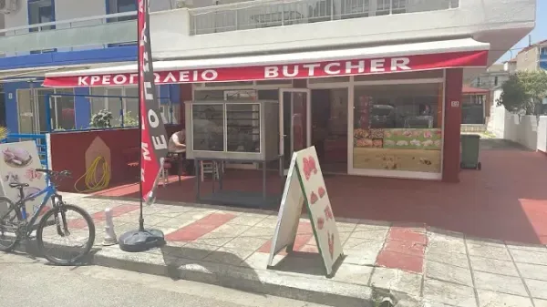 Η είσοδος του καταστήματος στον δρόμο